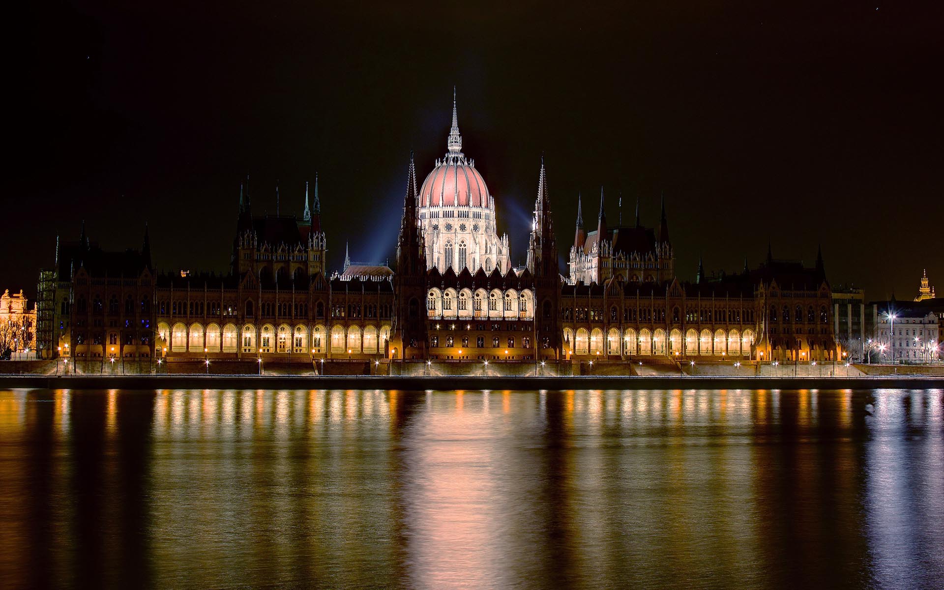 Ismerd meg te is Európa legszebb parlamenti épületeit! 