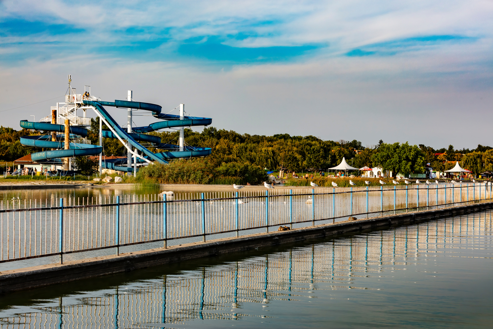 Magyarországom.hu - Kvízjáték - Ismered a Balaton minden bugyrát? - 10. kérdés: Hol található ez a strand? - Nem is a Balatonon, Balatonfüred, Siófok, Tihany