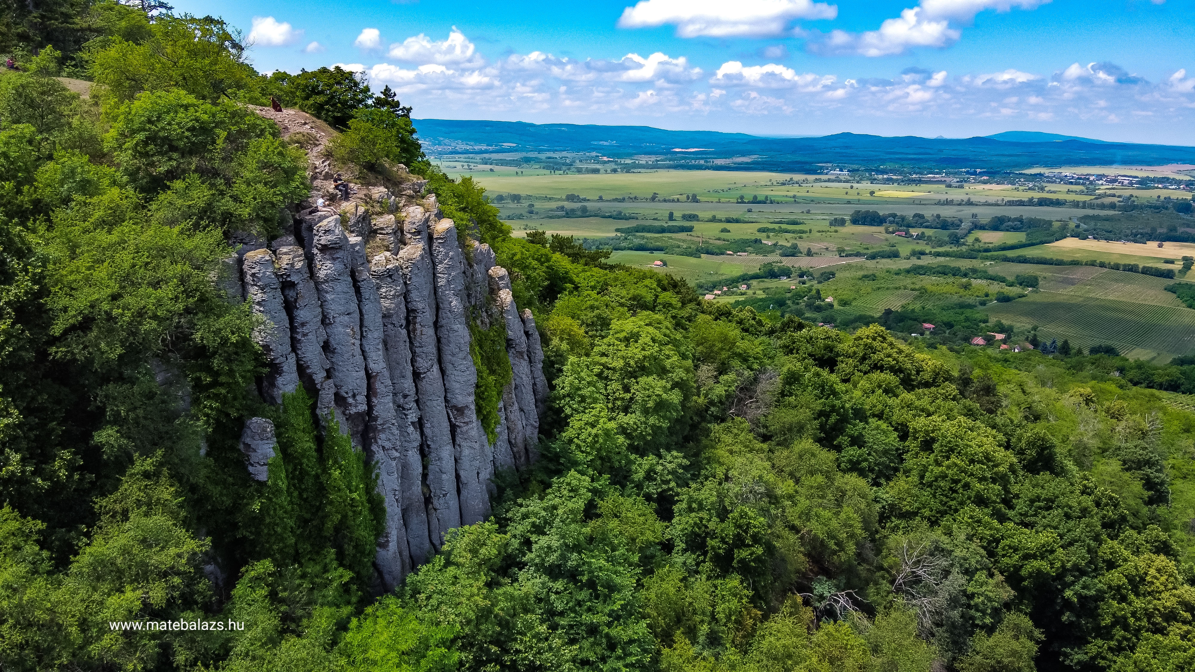 Magyarországom.hu - Kvízjáték - Ismered a Balaton minden bugyrát? - 8. kérdés: Melyik balatoni hegyhez fűződik sárkányos legenda? - Badacsony, Fekete hegy, Csobánc, Szent György hegy