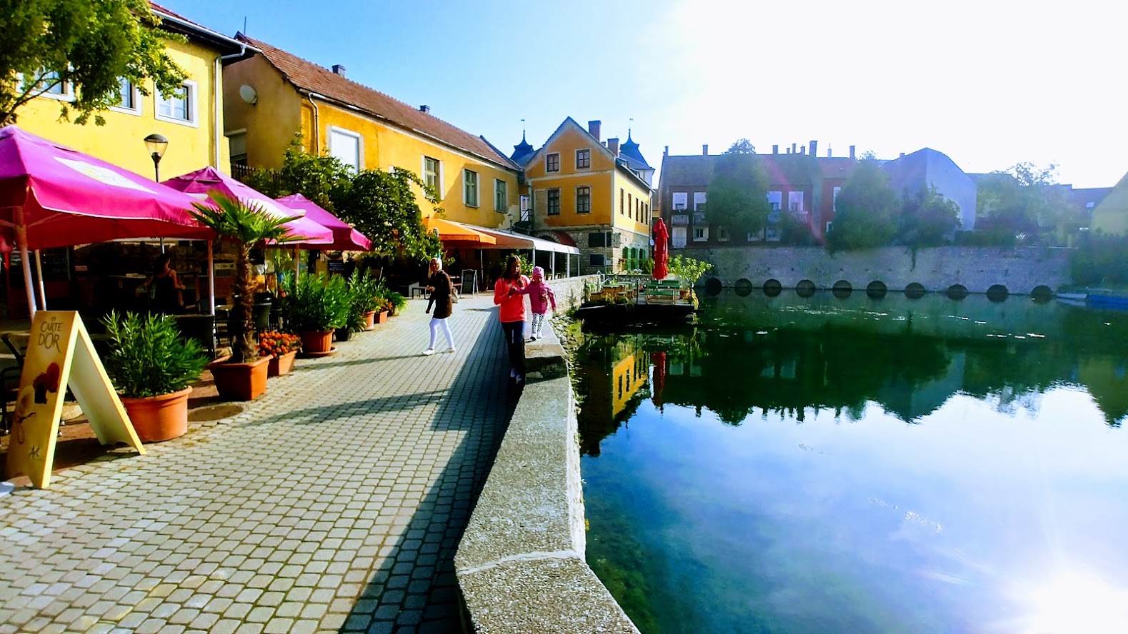 Magyarországom.hu - Kvízjáték - Ismered a Balaton minden bugyrát? - 3. kérdés: Melyik településen található ez a varázslatos tó, aminek föld alatti, barlangban evezhető része is van? - Köveskál, Tihany, Tapolca, Balatonszárszó