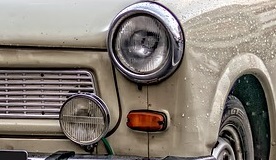 Magyarországom.hu - Kvízjáték - Retró tárgyak részletei - 2. kérdés: Mi látható a képen? - Volkswagen Bogár, Sokol rádió, Trabant
