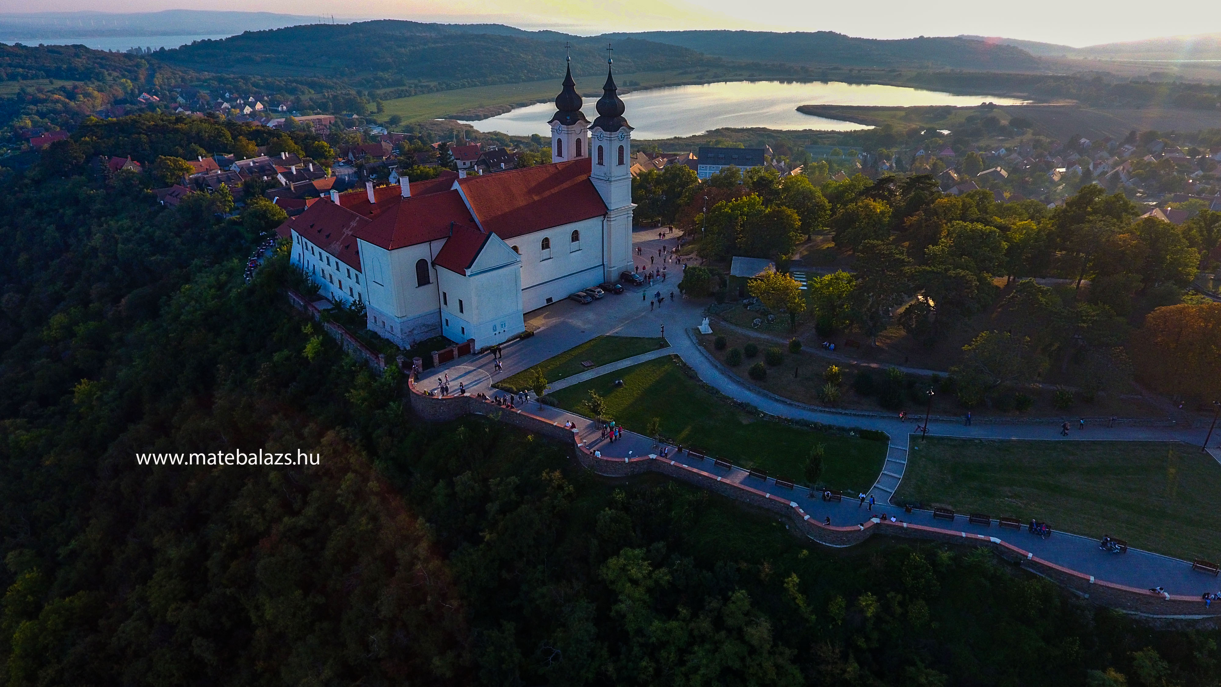 Magyarországom.hu - Kvízjáték - A nagy Balaton kvíz - 8. kérdés: Melyik parton található Tihany? - Északi, Déli
