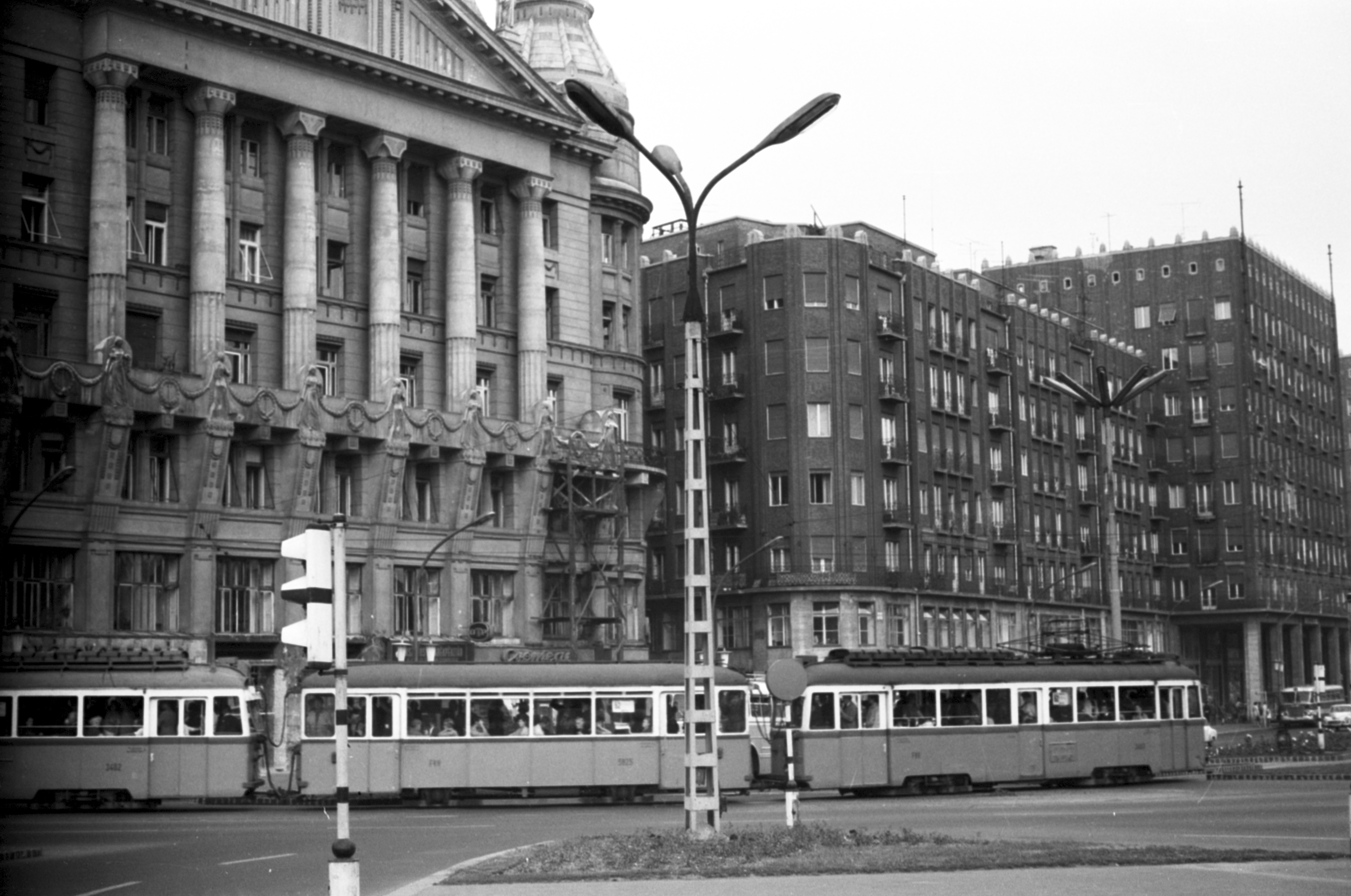 Magyarországom.hu - Kvízjáték Ismerd fel a régi magyar helyeket - 6. kérdés: Ez a tér szinte semmit sem változott... Te felismered? Fotó: Fortepan/ Magyar Rendőr - Kálvin tér, Astoria, Blaha Lujza tér, Deák Ferenc tér