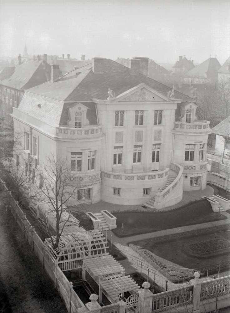 Eladó a zuglói villa Íme a villa kívülről