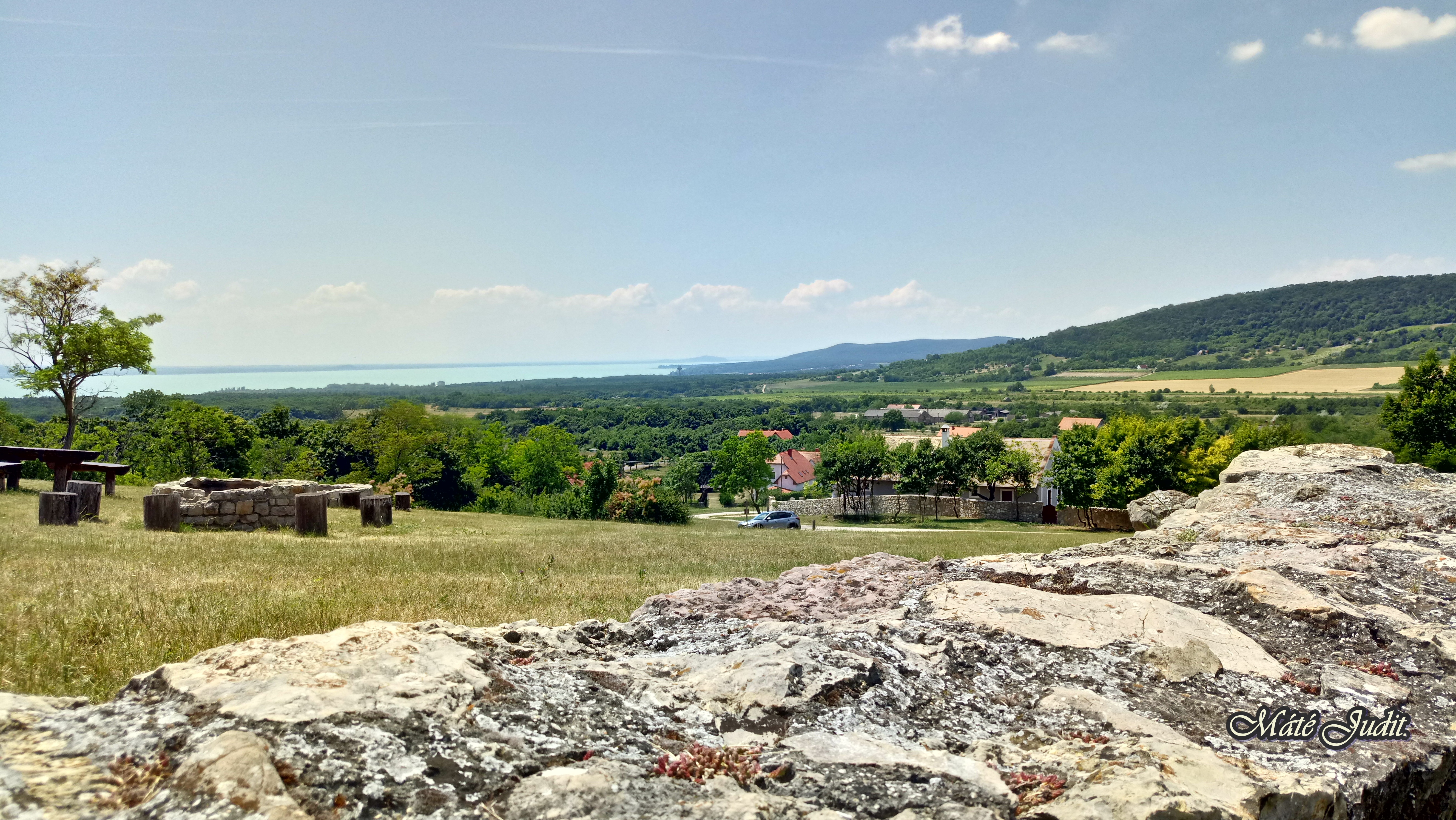 Dörgicsei Boldogasszony-templomrom csodás Balatoni panorámával
