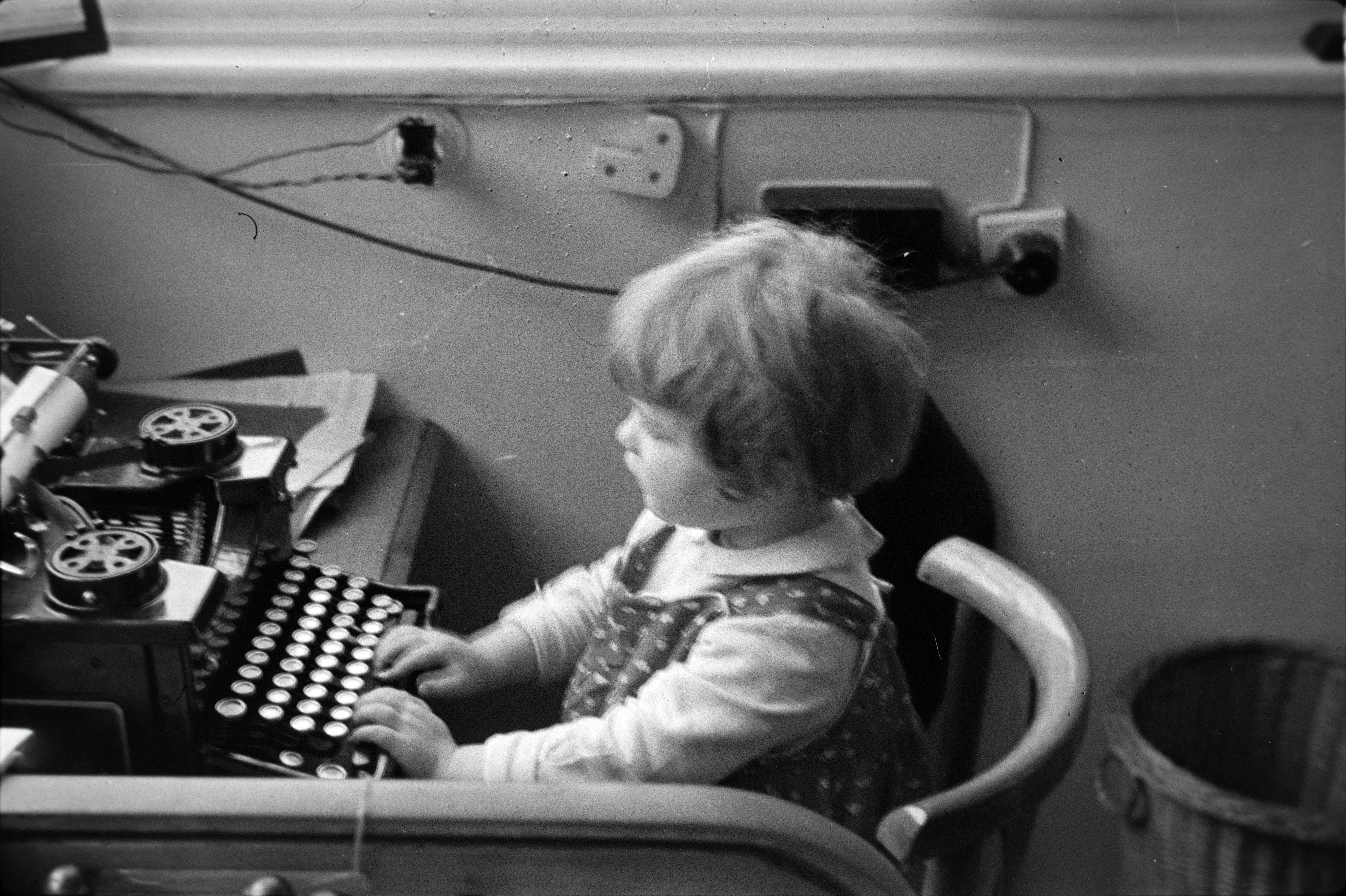 A legkisebbek is az az írógép történetét írják...