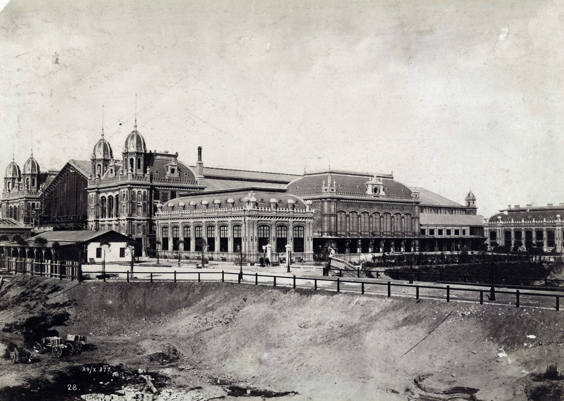 A Teréz körút kiépítése és a befejezés előtt álló Nyugati pályaudvar 1877-ben. 82256 Fotó Fortepan_Budapest Főváros Levéltára_Klösz György