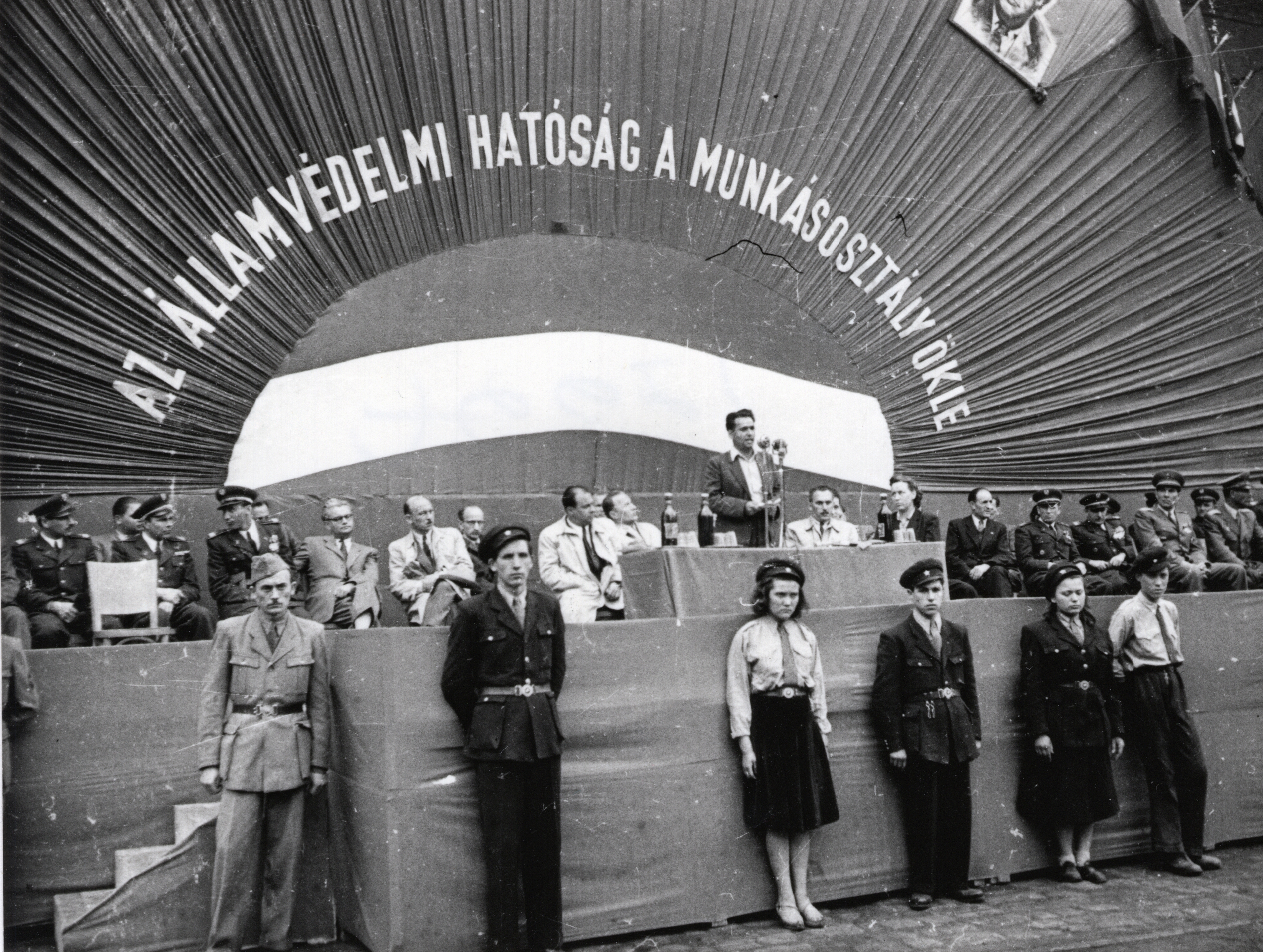 pártüdülő kommunista párt