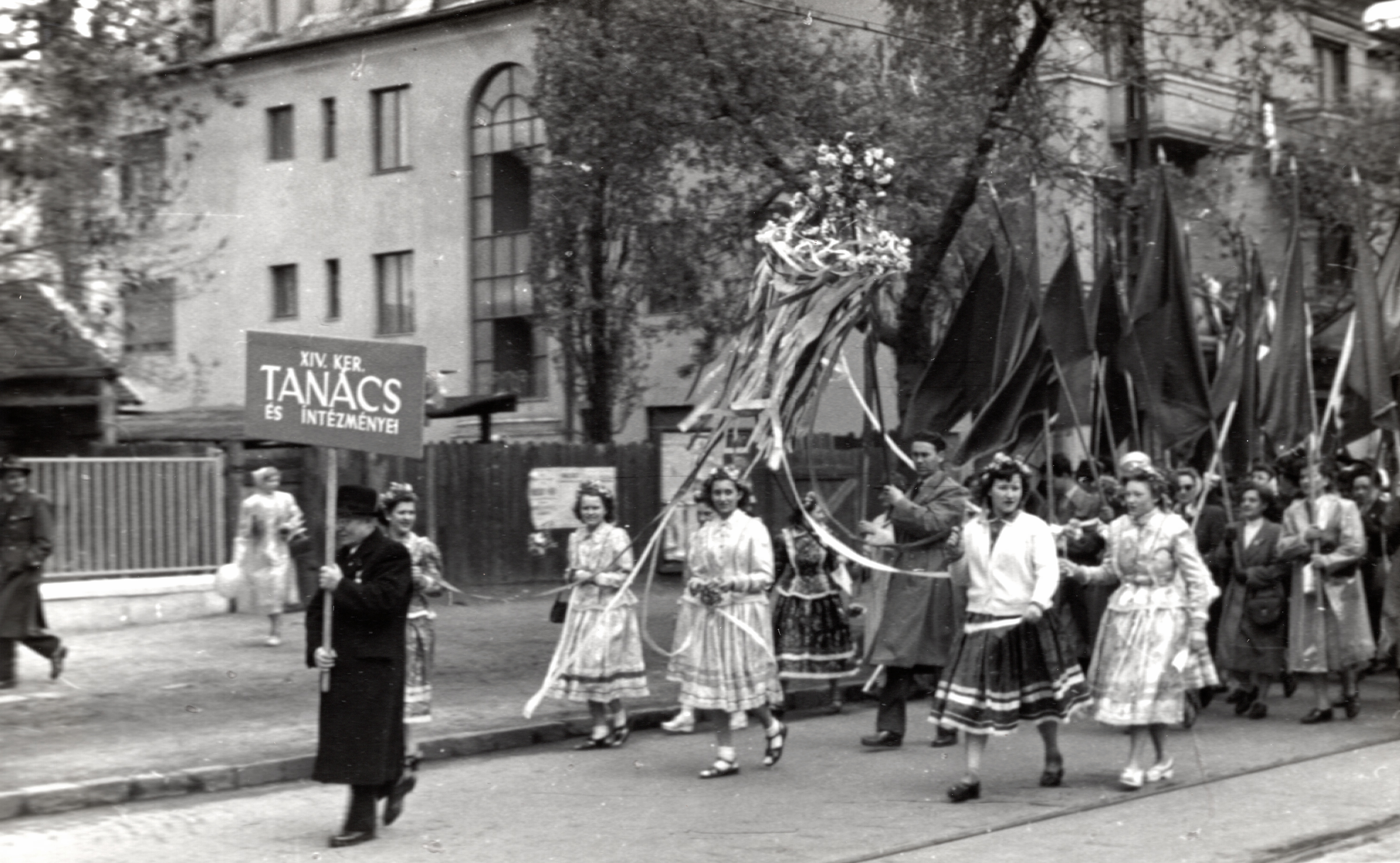 Május 1-i felvonulók 1955-ben