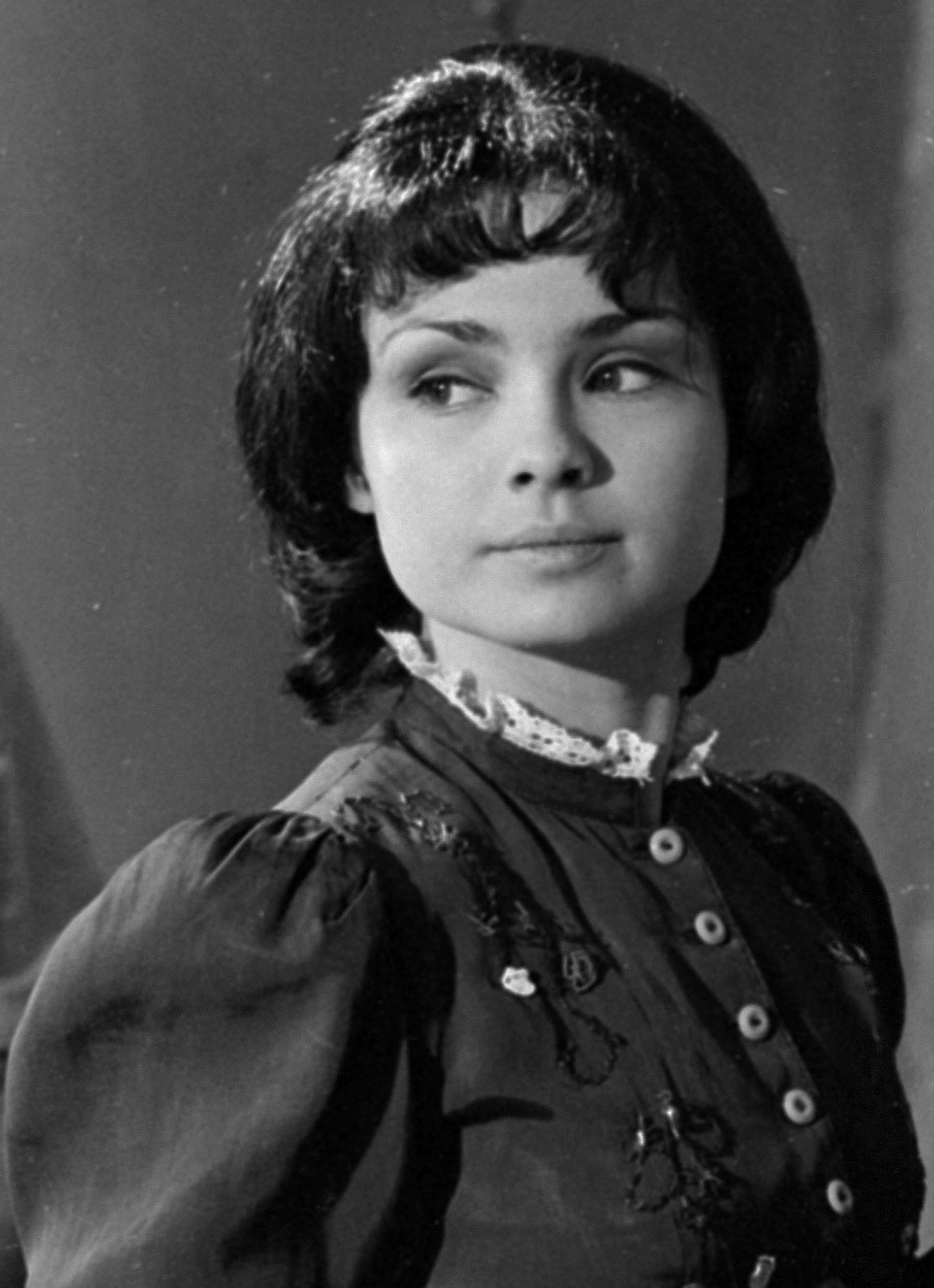 Szerencsy Éva Vitay Gerorgina szerepében az Abigél című ikonikus magyar sorozatban