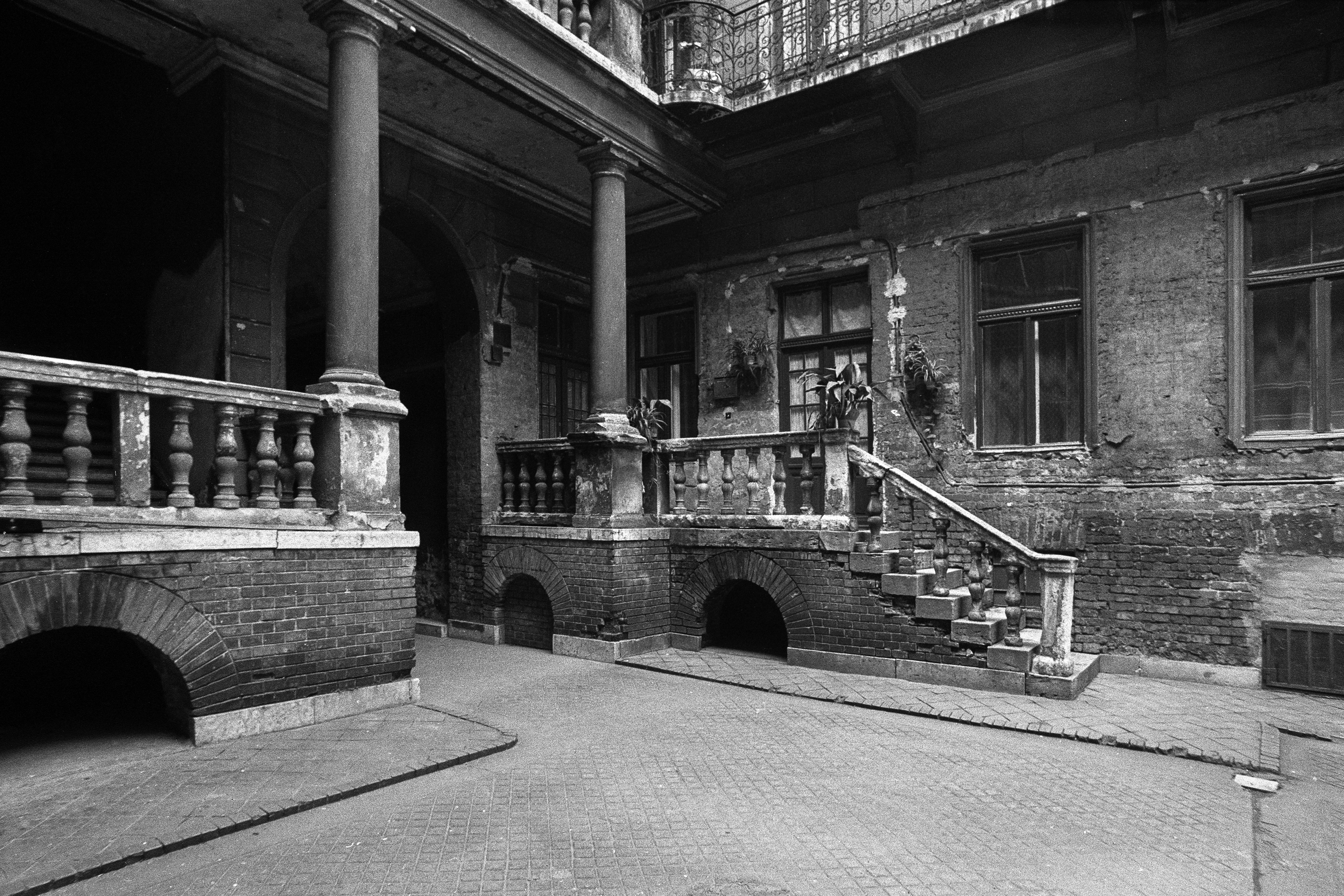 Belvárosi bérház udavara az ikonikus magyar filmben